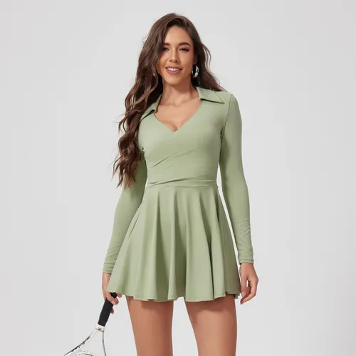 Robe sportive de couleur unie pour femmes avec encolure et col à manches longues