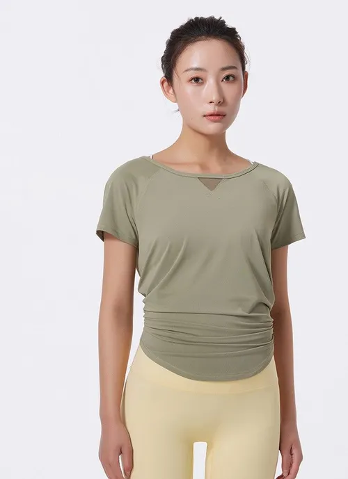 Chemise de sport pour femmes avec manches courtes, fente dans le dos et détails en maille