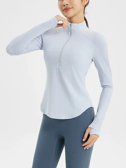 T-shirt sportif ajusté pour femmes avec manches longues et col montant zippé