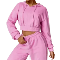 Tréningdzsekik és kapucnis pulóverek