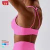 Dámská fitness podprsenka s překřížením a originálně řešenou zadní částí