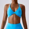 Dámská fitness podprsenka s překřížením a originálně řešenou zadní částí